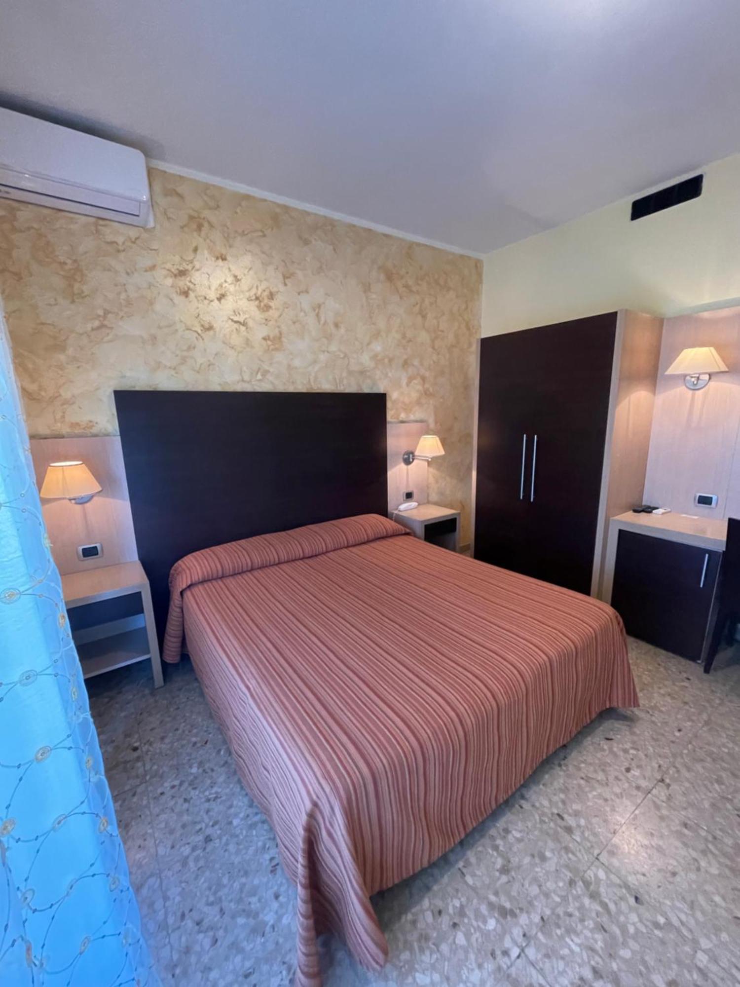 Hotel Promenade ปอร์โต ซันเตลปีดิโอ ภายนอก รูปภาพ