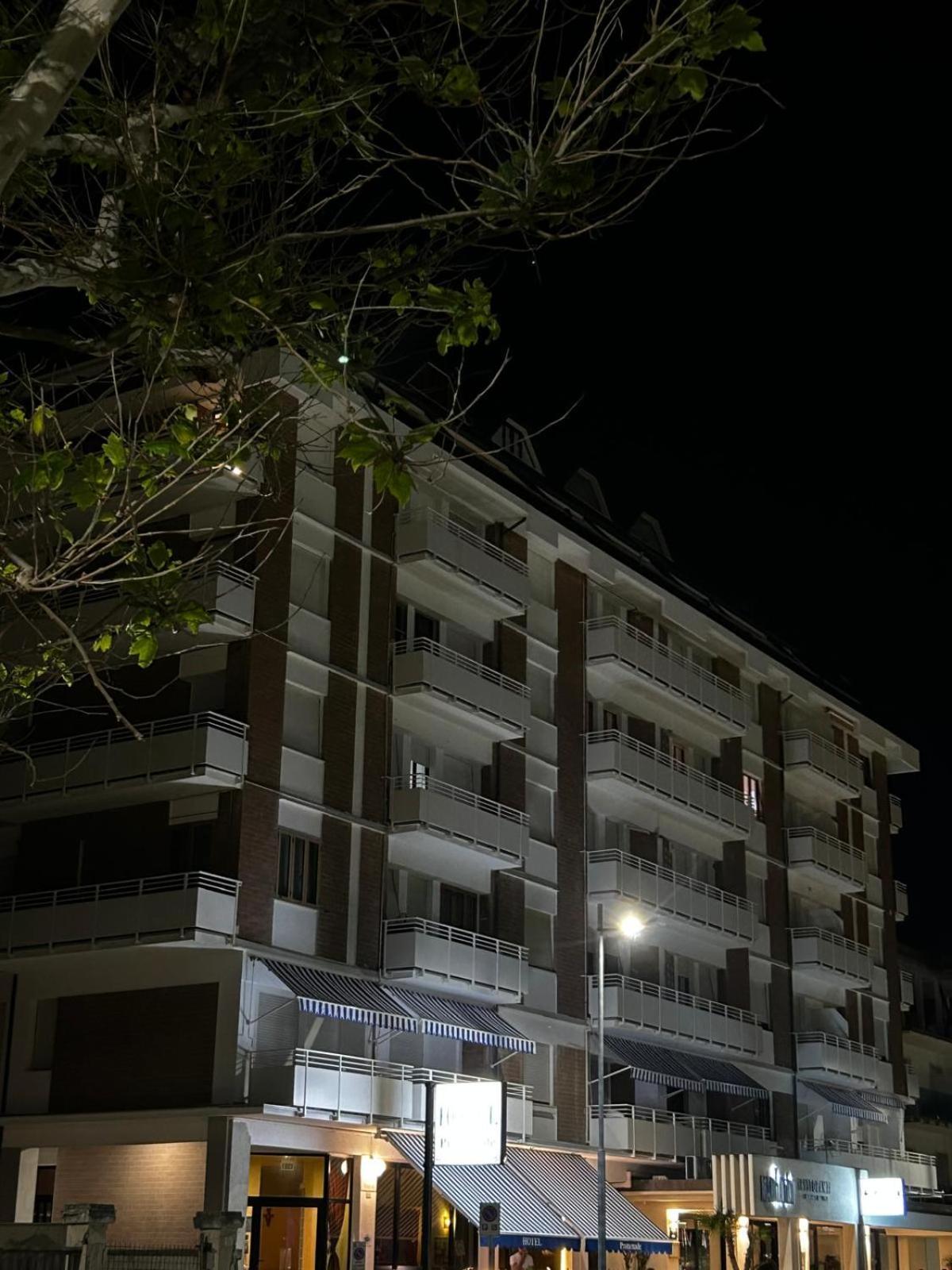 Hotel Promenade ปอร์โต ซันเตลปีดิโอ ภายนอก รูปภาพ