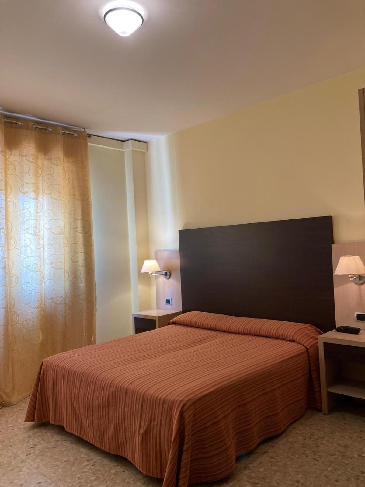 Hotel Promenade ปอร์โต ซันเตลปีดิโอ ภายนอก รูปภาพ