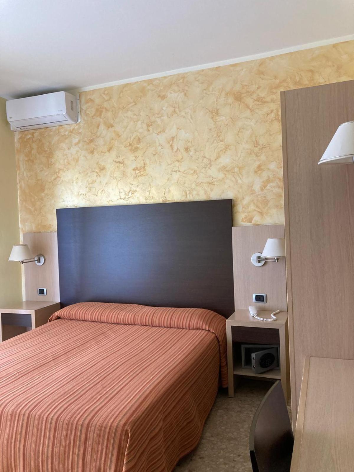 Hotel Promenade ปอร์โต ซันเตลปีดิโอ ภายนอก รูปภาพ